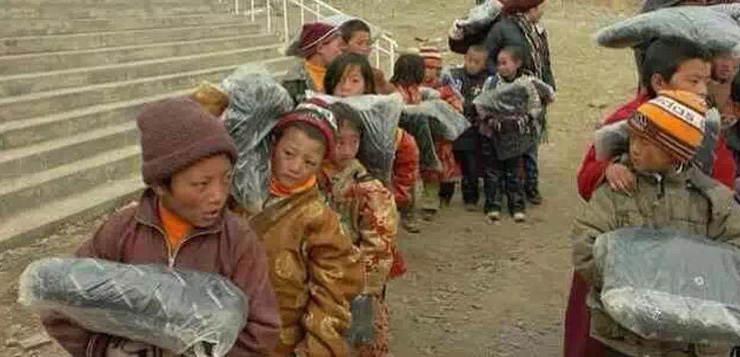长青人为贫困孤儿送温暖--长青中国公益行走进贫
